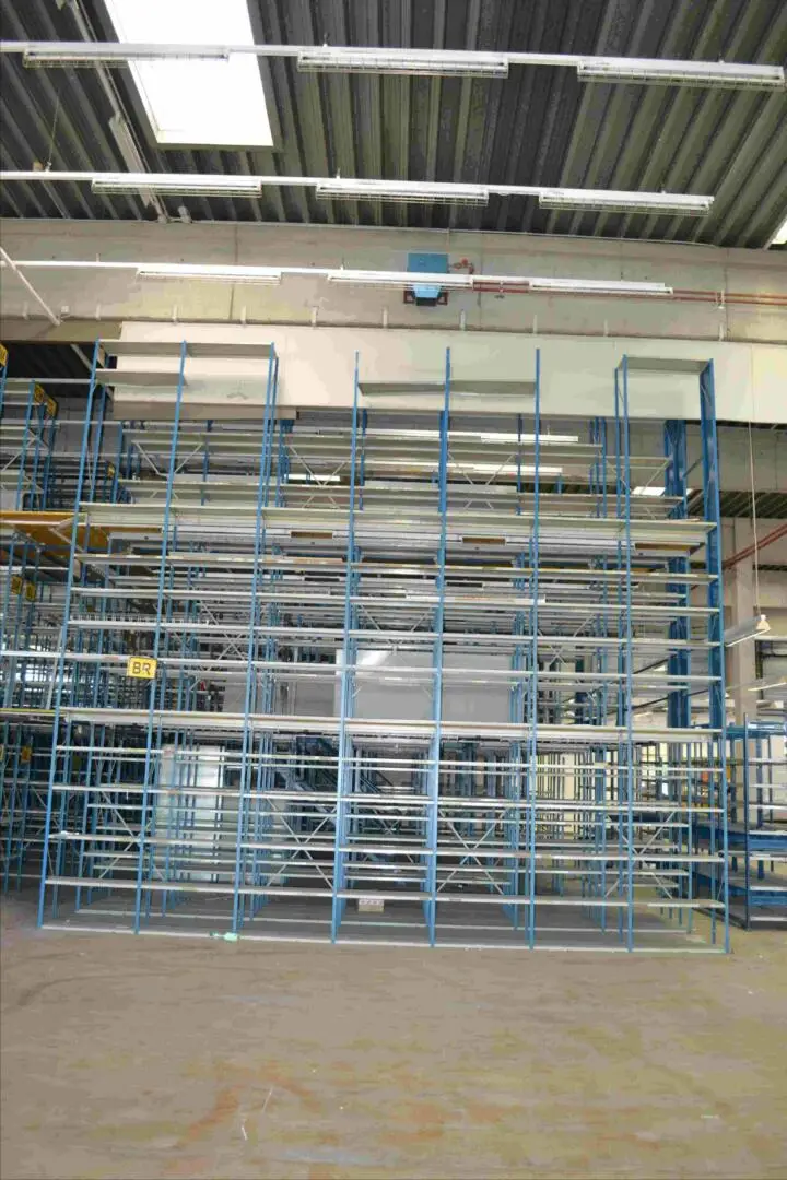 ab 1.7.2026 LAGERHALLE- Raumhöhe 8,5m - Ideal für Hochregal ! 839 m²-  Abfahrt Inzersdorf- (Süd Ost Tangente)