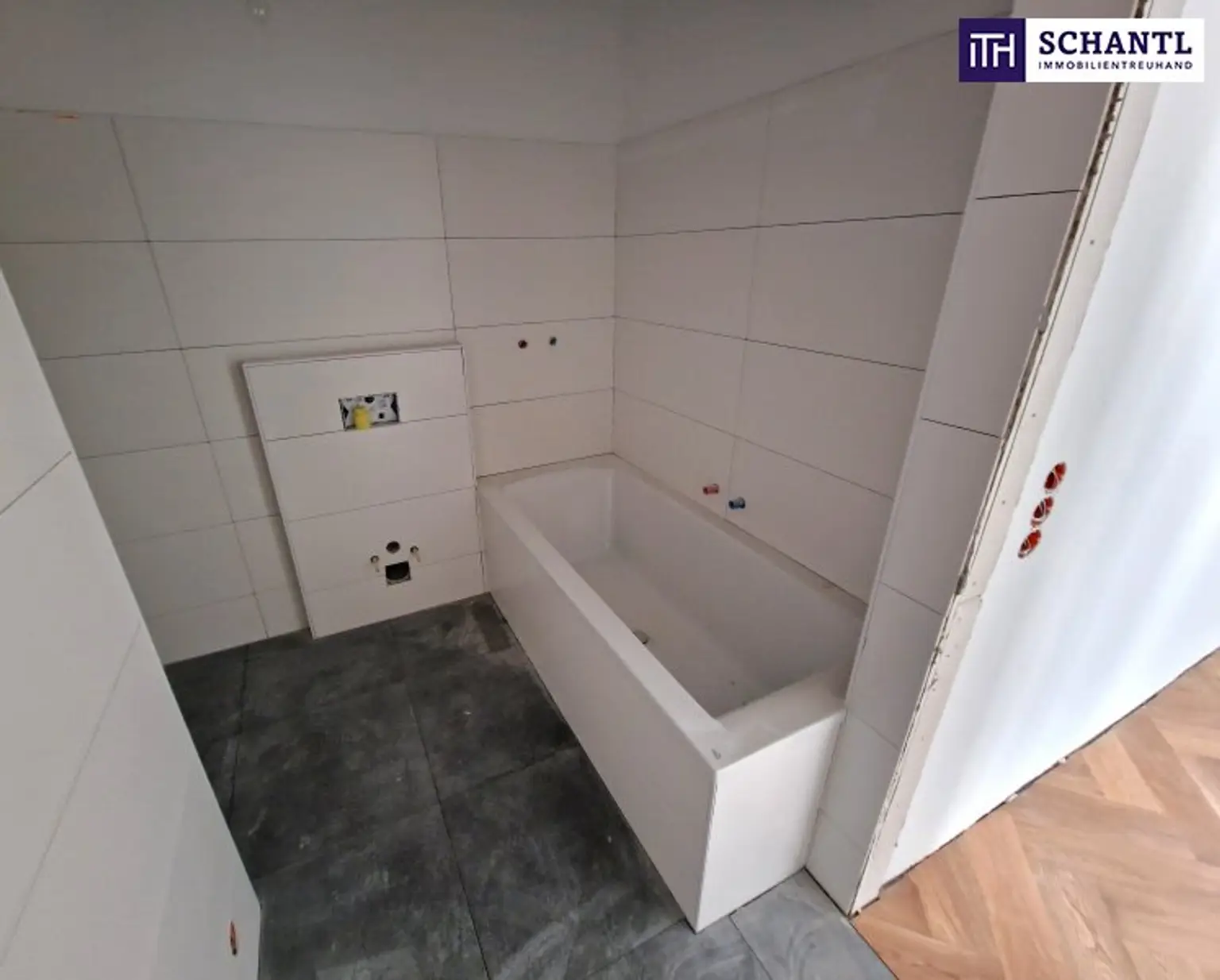 Revitalisiertes Altbaujuwel – alles, was das Herz begehrt! 3-Zimmer-Wohnung mit Klimaanlage, Terrasse, Luftwärmepumpe & edler Ausstattung mit Fischgrätparkett – überzeugen Sie sich selbst
