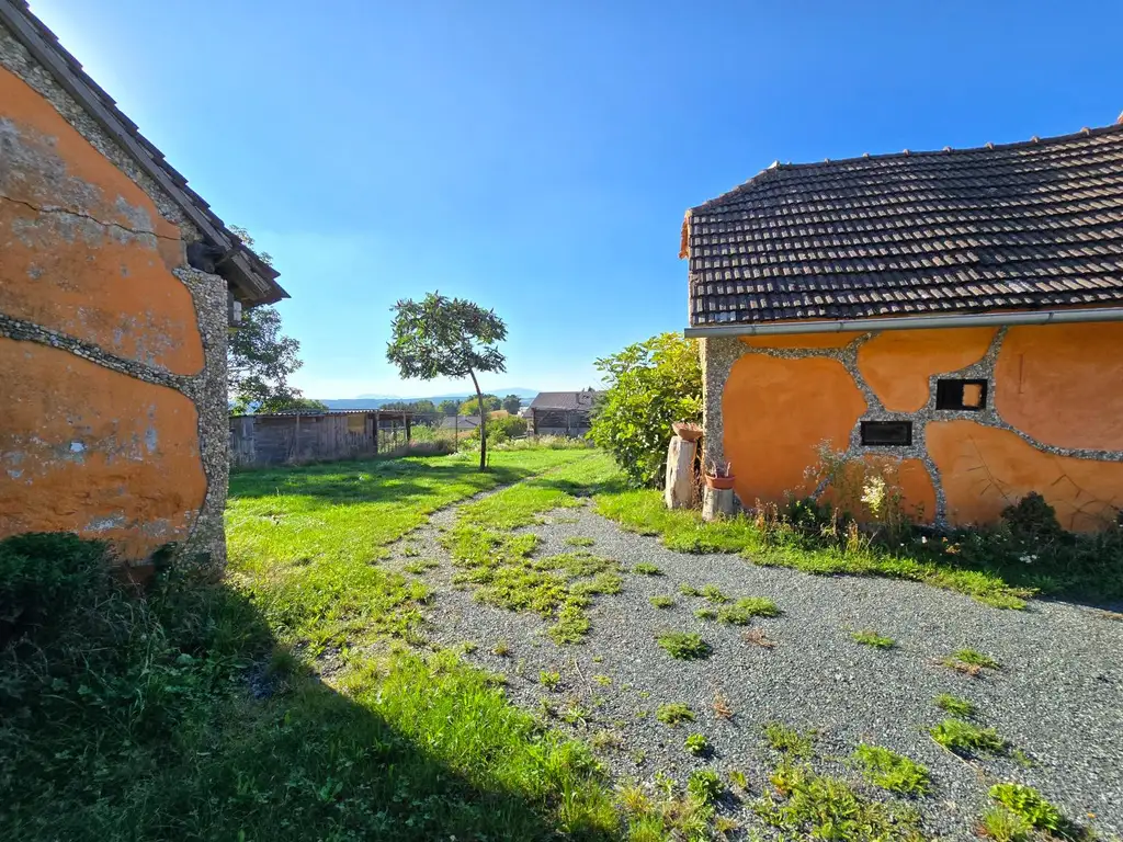 Haus mit Potential - Dreikanthof in bester Aussichtslage