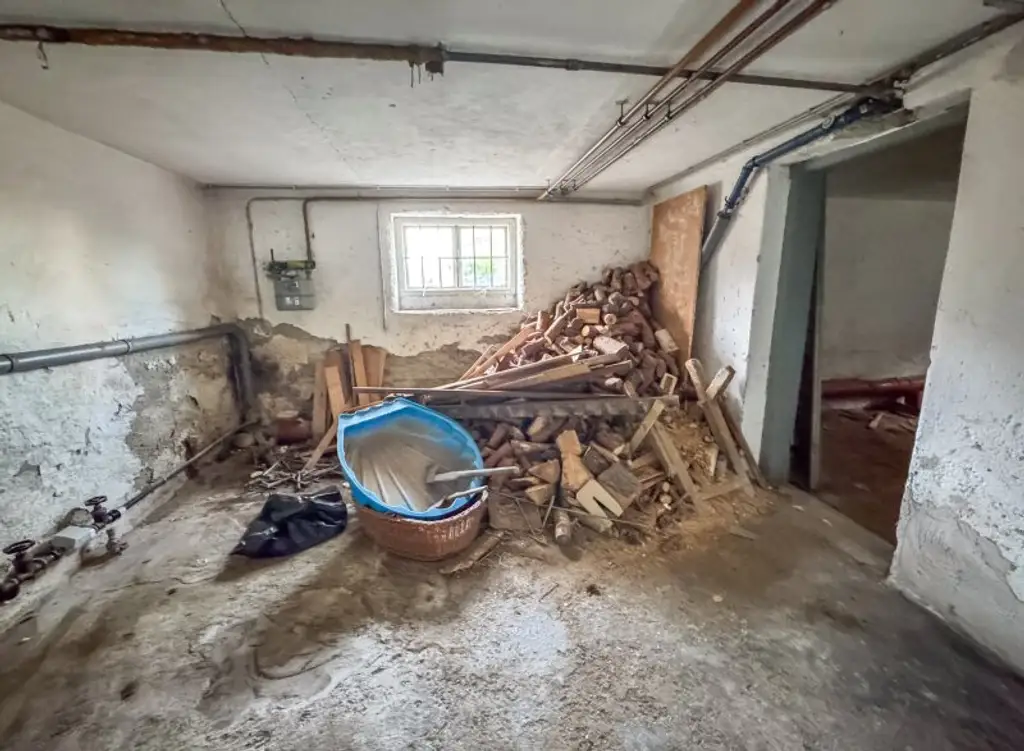 Sanierungsbedürftiges Einfamilienhaus in Pottschach, Nähe Bahnhof: Ihr Sanierungsprojekt mit 556 m2 Garten! 199.000 Euro!