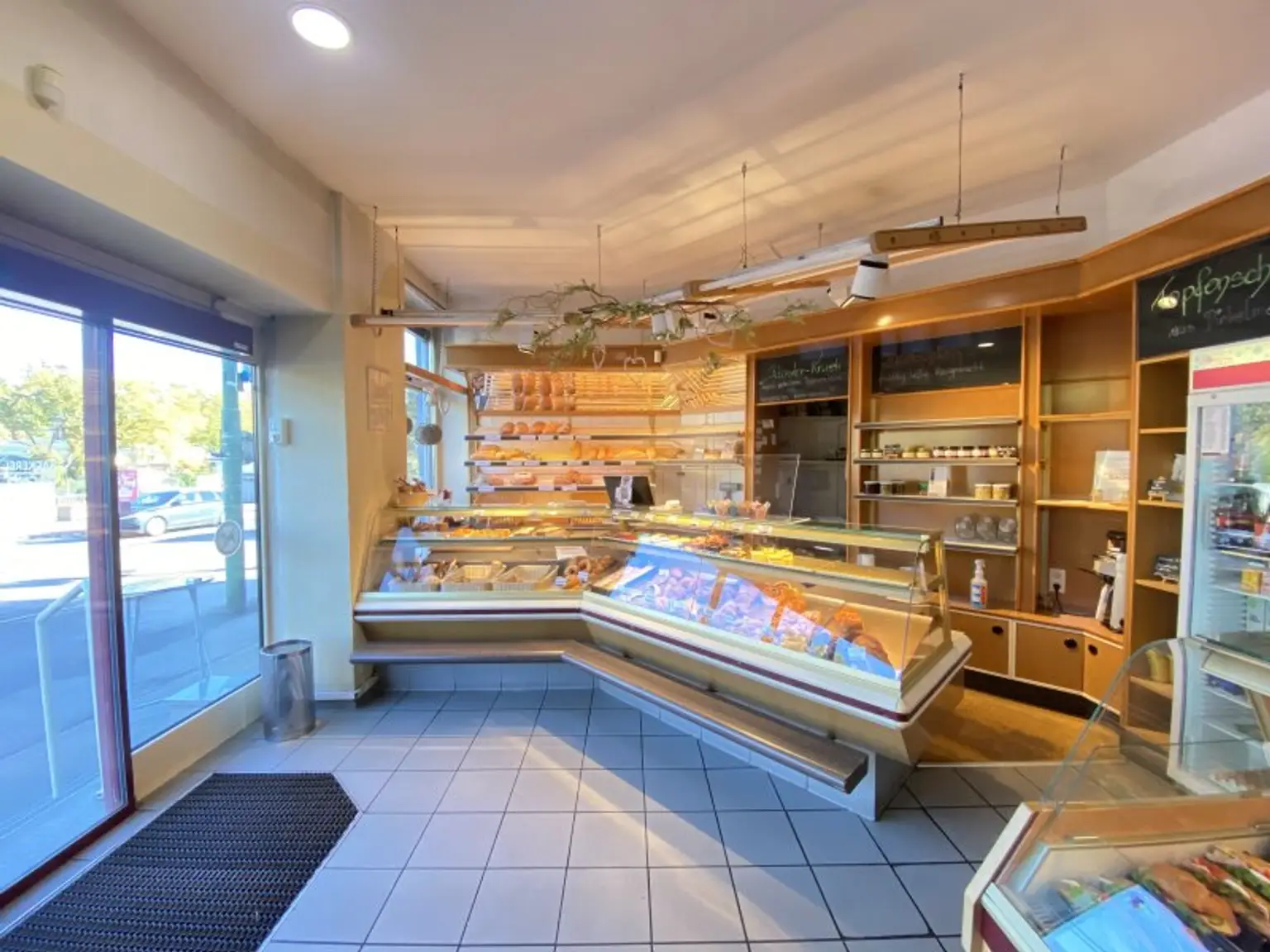 GESCHÄFTSLOKAL + Weidlinger Straße + FREQUENZLAGE - ehemals BÄCKEREI!