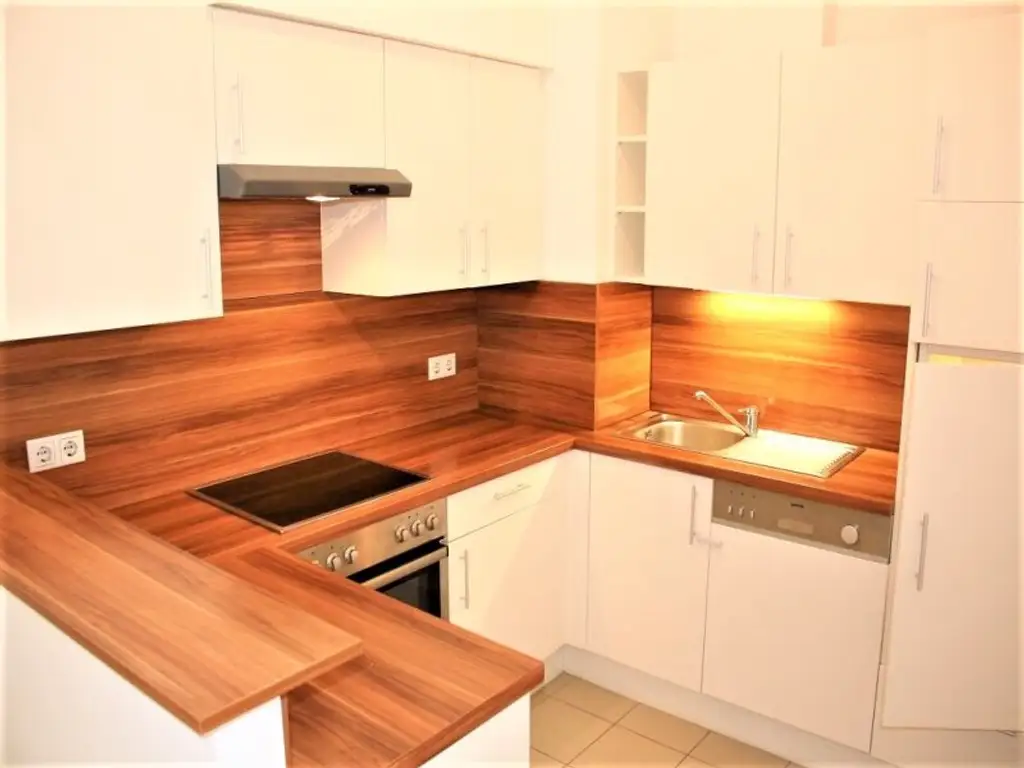 HOLBEINGASSE, 68 m2 Altbau, Wohnküche, 2 Zimmer, WG-geeignet, Komplettküche, Wannenbad, Parketten, 4. Liftstock