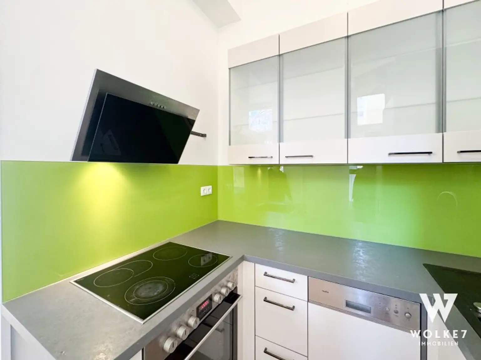 Lichtdurchflutete 2-Zimmer-Altbauwohnung mit Balkon ins Grüne – Innenhof-Ruhelage | U3 Johnstraße | Lift vorhanden