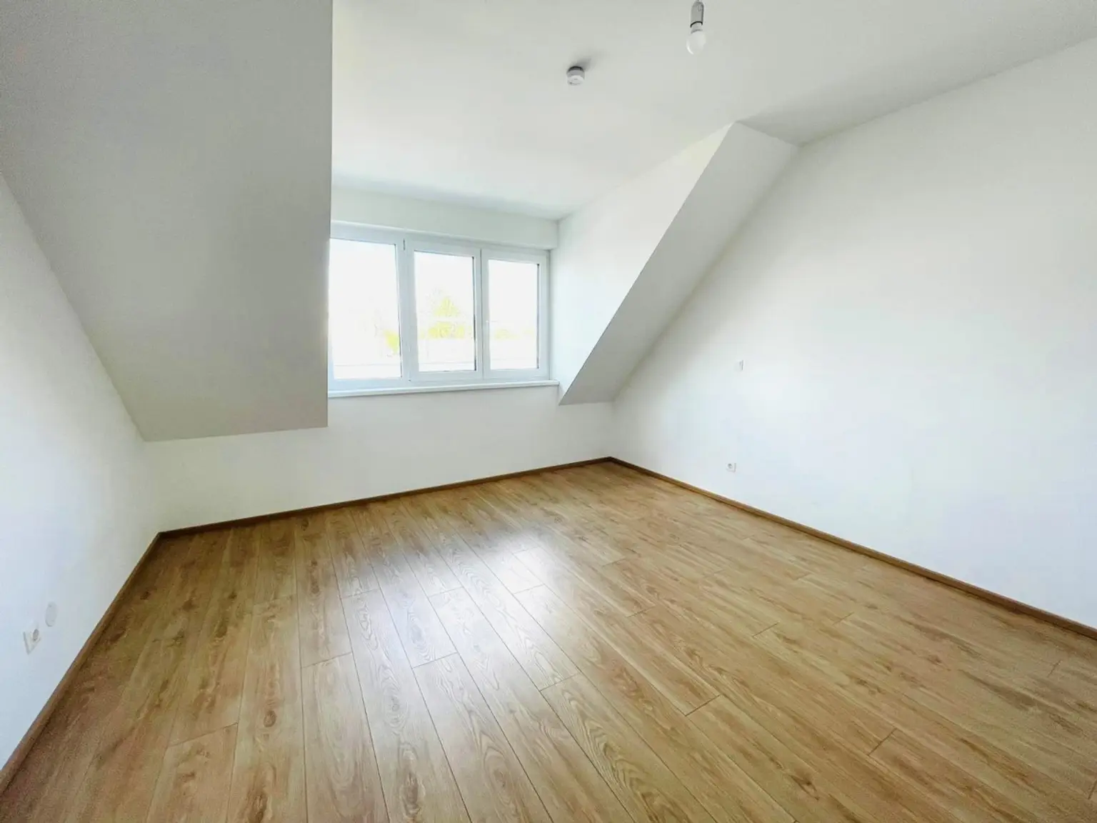 14 | ++ NEU ++ TRAUMWOHNUNG - DREI Zimmer, Küche & Terrasse | Prima Service Immobilien