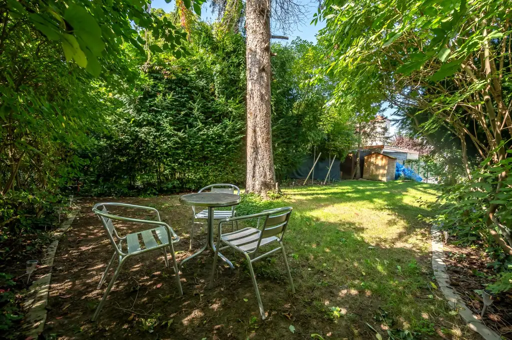 WOHNUNG IN ALTBAU-VILLA | EIGENGARTEN | SANIERUNGSBEDÜRFTIGES JUWEL