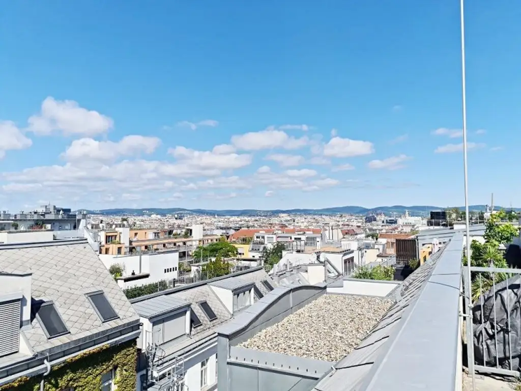 TERRASSENHIT, U1-NÄHE, 84 m2 Dachgeschoß mit 30 m2 Terrasse, 2 Zimmer, Wohnküche, 2 Bäder, Parketten, Viktorgasse