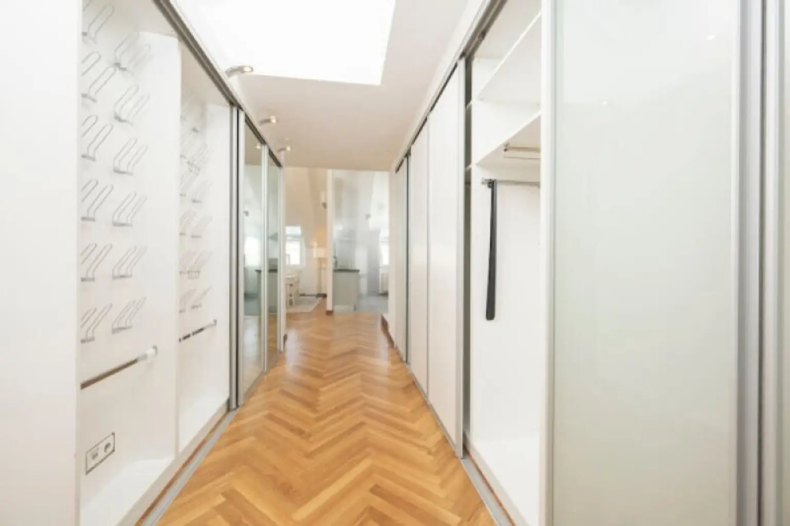 STAATSOPER-BLICK, klimatisiertes 110 m2 Dachgeschoss mit 20 m2 Terrasse, 3 Zimmer, Extraküche, 2 Bäder, Möblierung möglich
