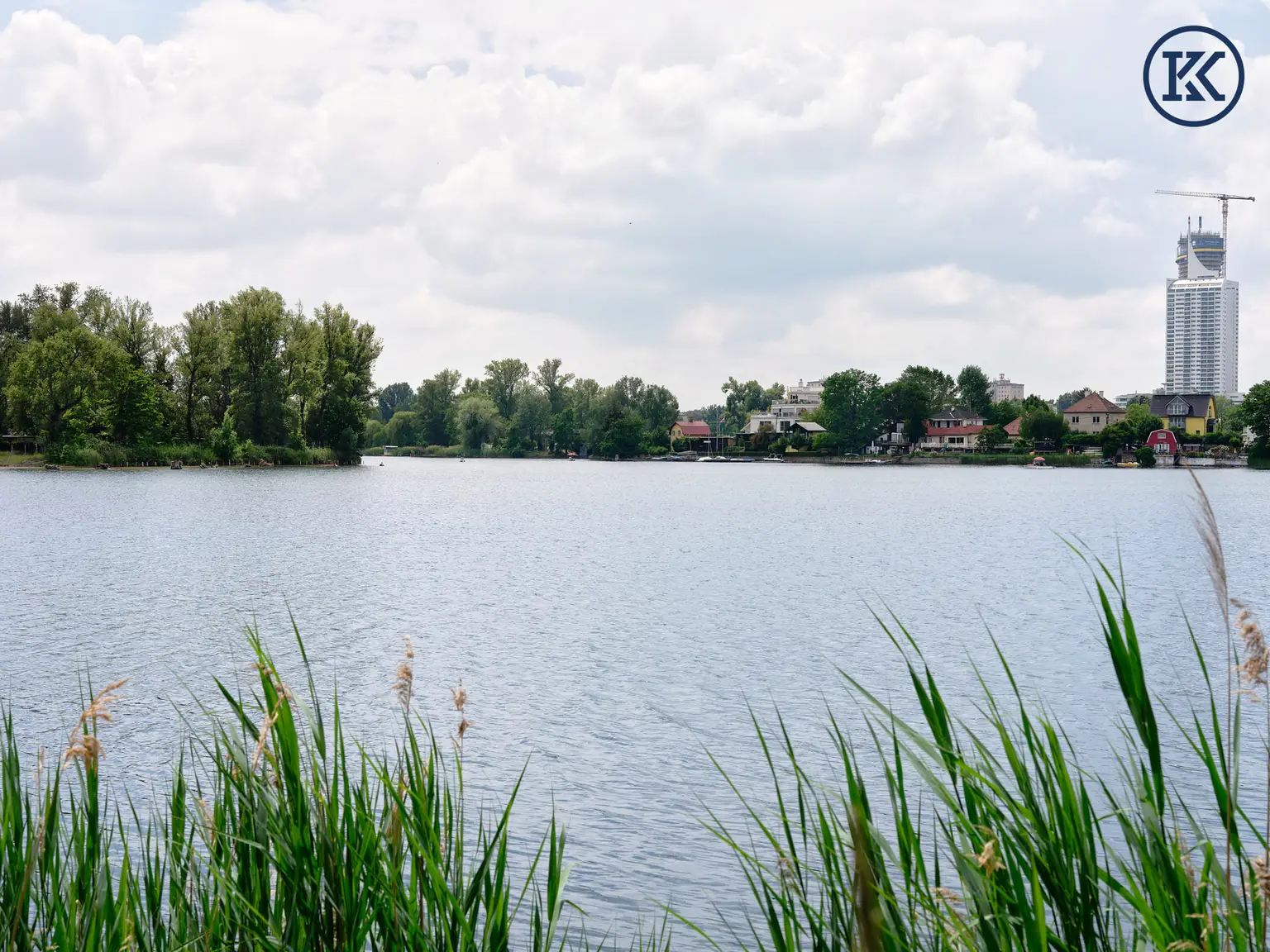Traumhafte Gartenwohnung in Top-Lage nahe UNO City – Sofort beziehbar!