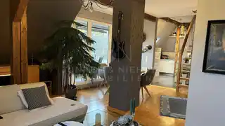 Lichtdurchfluteter Wohnraum