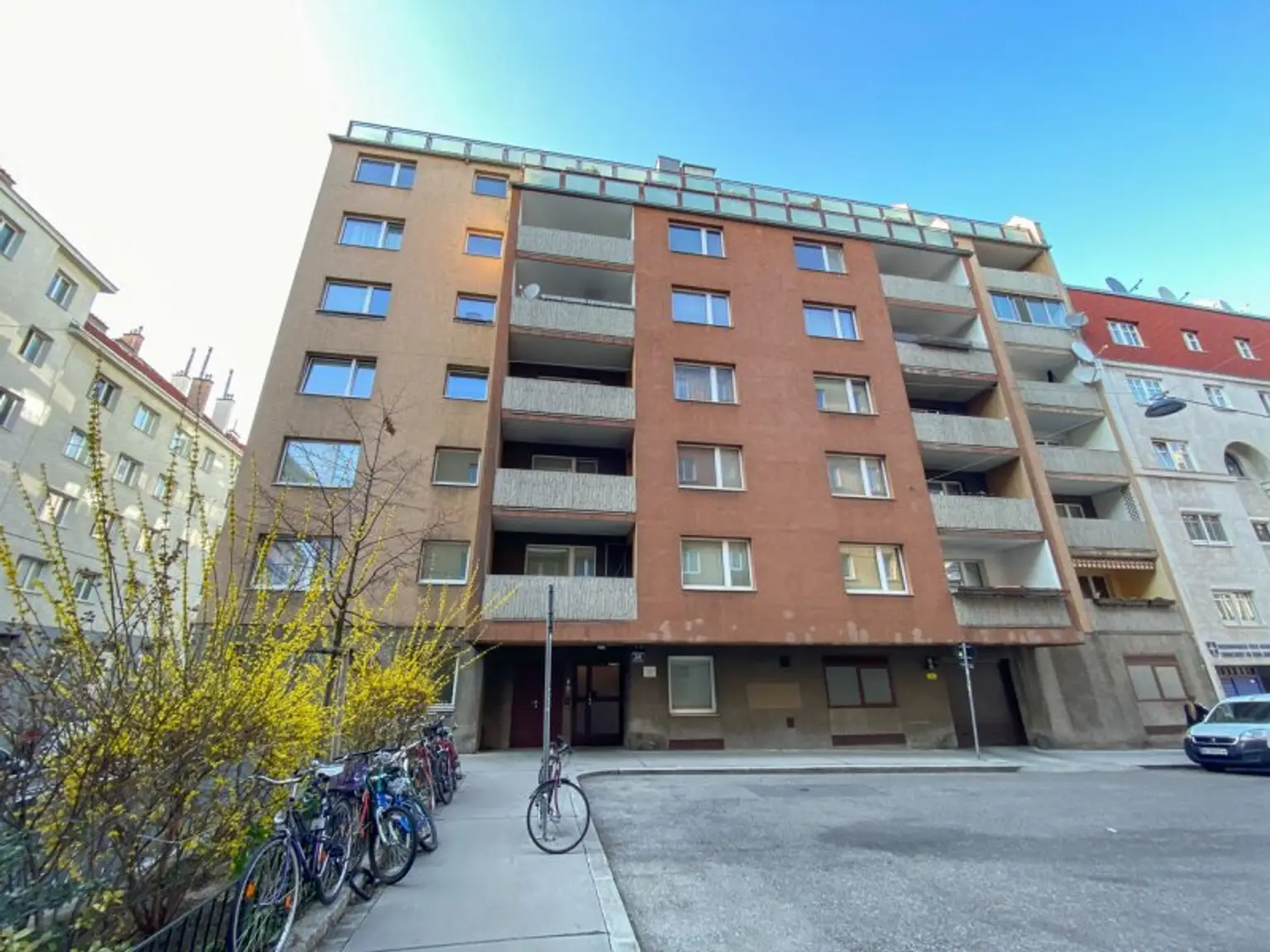 3er WG geeignet! 4-Zimmer Mietwohnung mit 5 m2 Terrasse! Inkl. Heizung und Warmwasser!