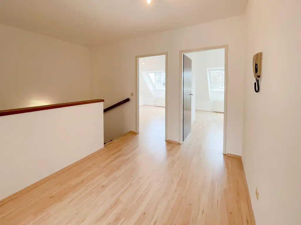 !!! Perfekt für Student(inn)en WG oder für Familien! DG-Maisonette zu mieten!