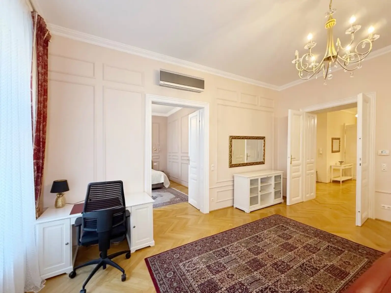 Fully furnished apartment - within walking distance to the 1st district, also available for short-term rentals.