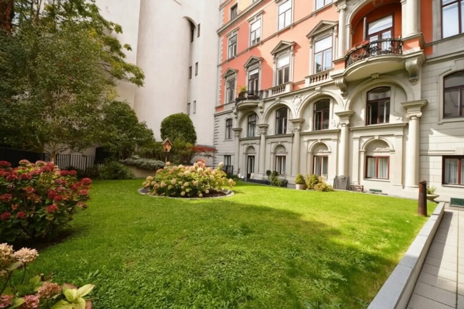Exklusive Palais Büro mit Terrasse im Botschaftsviertel
