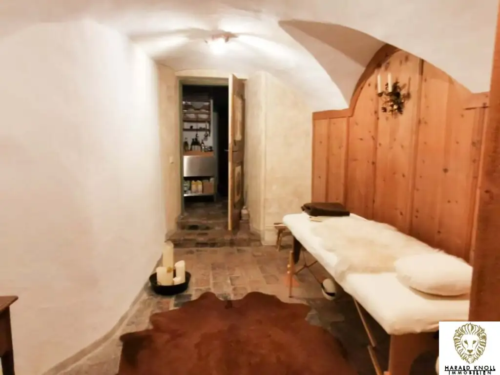 NEU! Reduzierter Preis! Historisches Haus mit zusätzlichen Geschäfts- Büroflächen  aus dem Jahre 1577 am Marktplatz