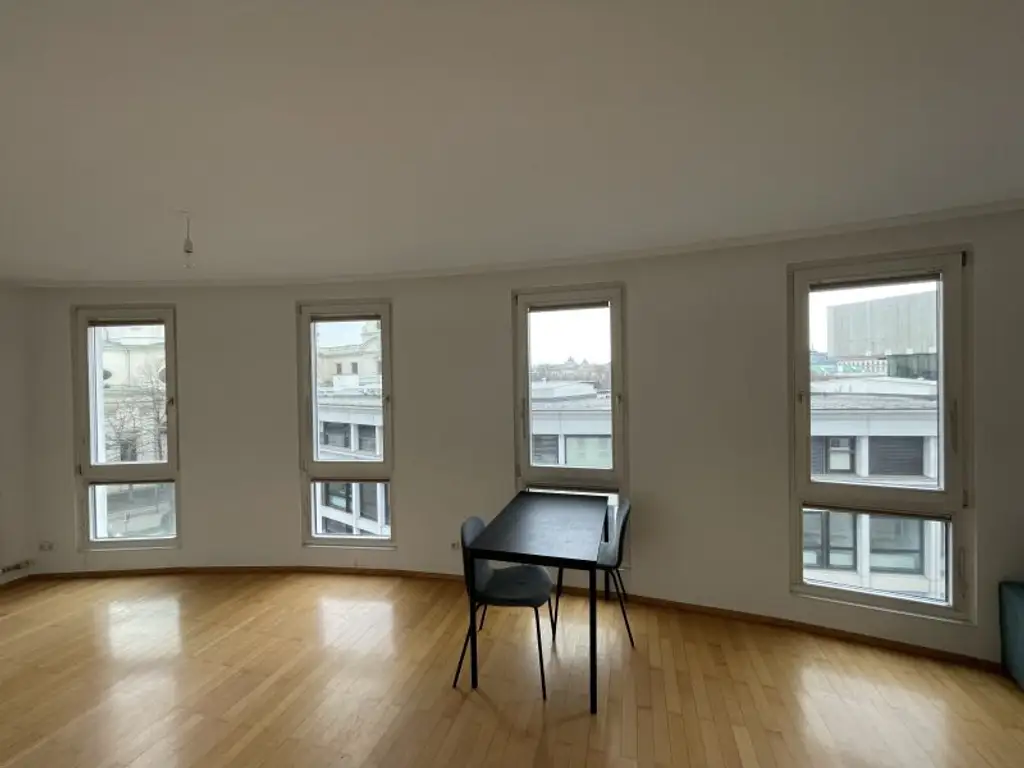 MODERNES 42 m²-APARTMENT BEIM KARLSPLATZ - GARAGE!