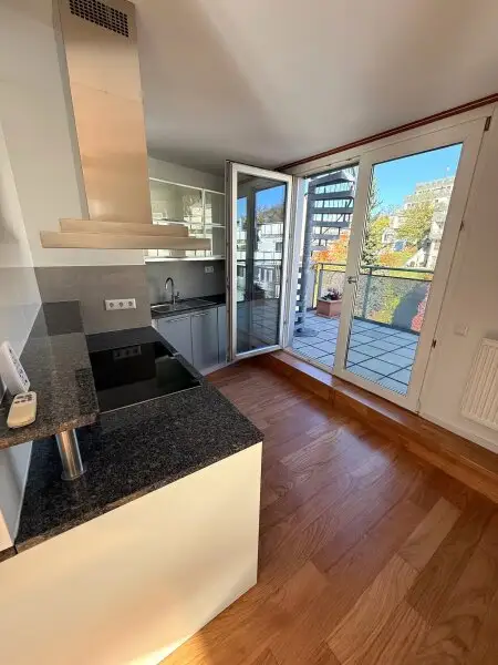 Erfüllen Sie sich ihren DG-Traum - 1 Gartenterrasse mit ca. 100 m² + 5 zusätzliche Terrassen mit gesamt ca. 50 m² + 1 Garagenplatz im Eigentum