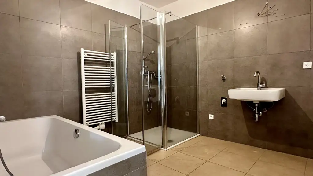 MODERN MIT TOP AUSSTATTUNG UND BARRIEREFREIEM ZUGANG