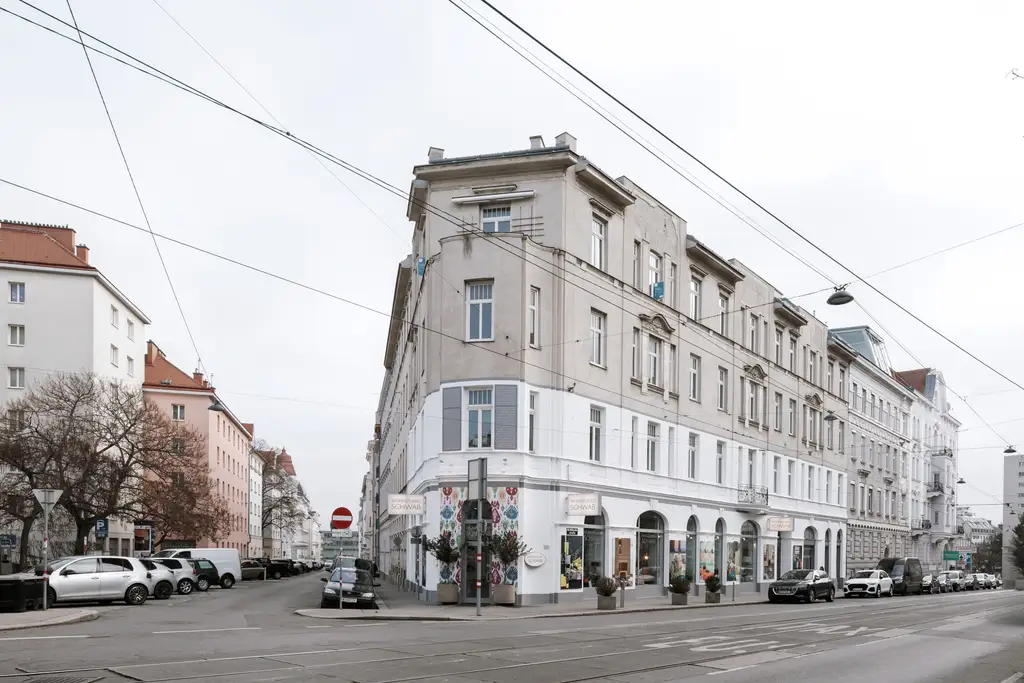 Sanierungsbedürftiges 3 Zimmer Altbau-Juwel mit Balkon in sehr guter zenraler Lage von Döbling!
