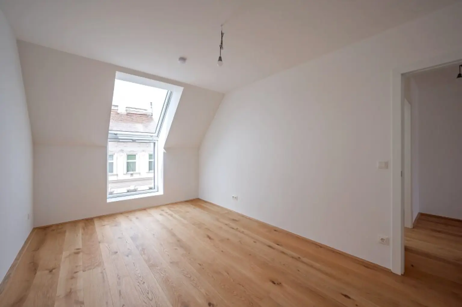 ++FonteFlats++ Fantastischer 4-Zimmer Dachgeschoss-ERSTBEZUG mit tollem Balkon