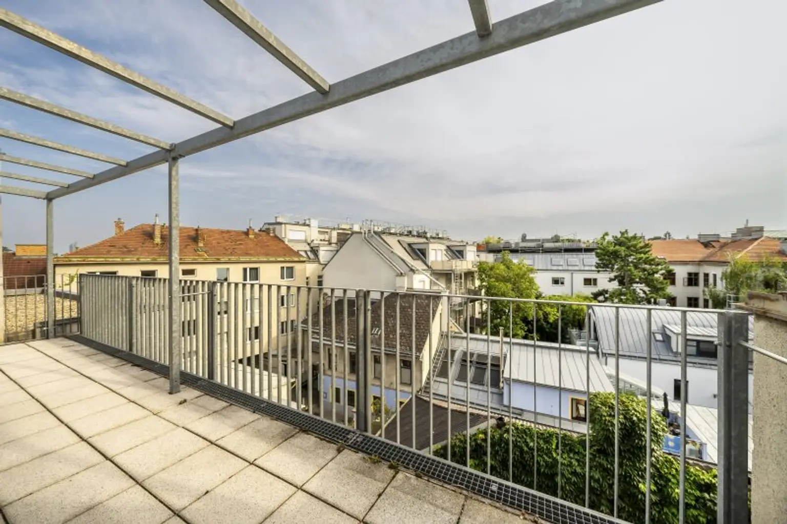 SAARPARK - AUSBLICK** Dachgeschosswohnung mit Innenhofterrasse **