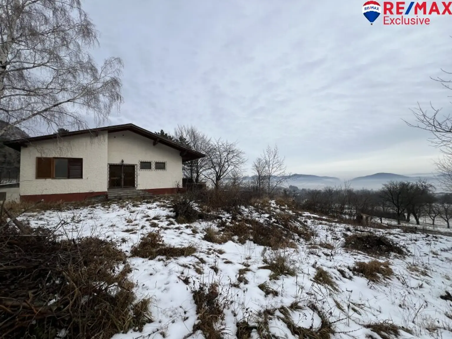 Der Hohen Wand und dem Schneeberg so nah! Sanierungsbedürftiges Einfamilienhaus mit Garten und Garage!