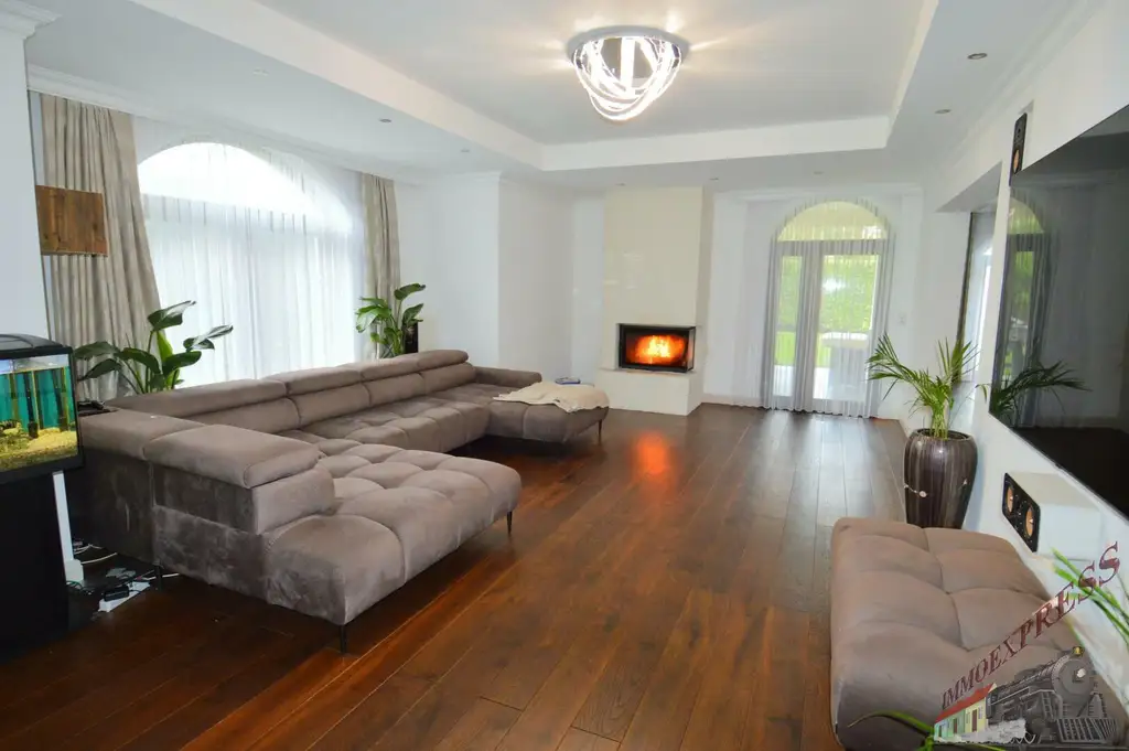 Hochwertiges Ein-/ Zweifamilienhaus mit separater Wohnung - Doppelgarage mit Fußbodenheizung