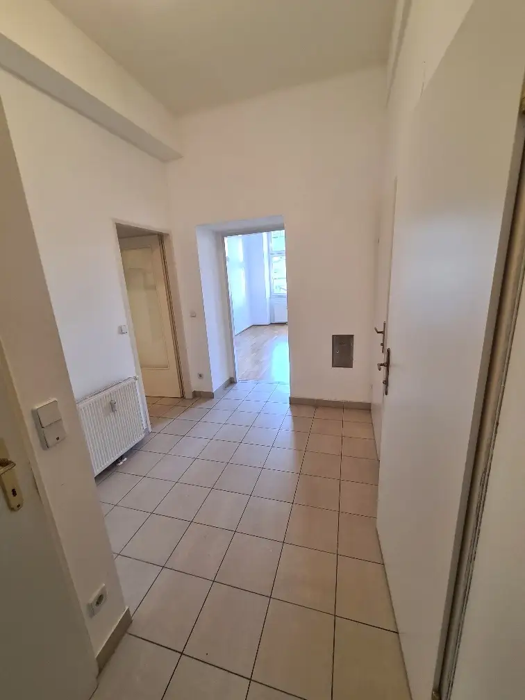 Befristet vermietete 3-Zimmer-Wohnung im sanierten Altbau.