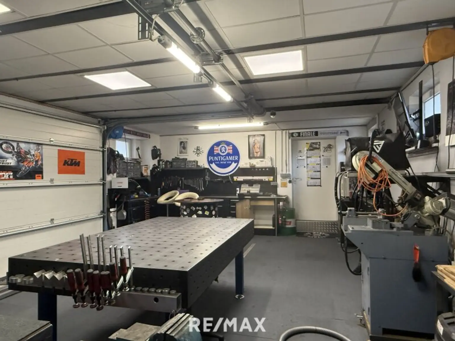 *** Top kernsaniertes 439m² Zinshaus mit Nebengebäude in Kindberg – 4 Einheiten incl. Carports, voll vermietet, starke Renditechance! ***