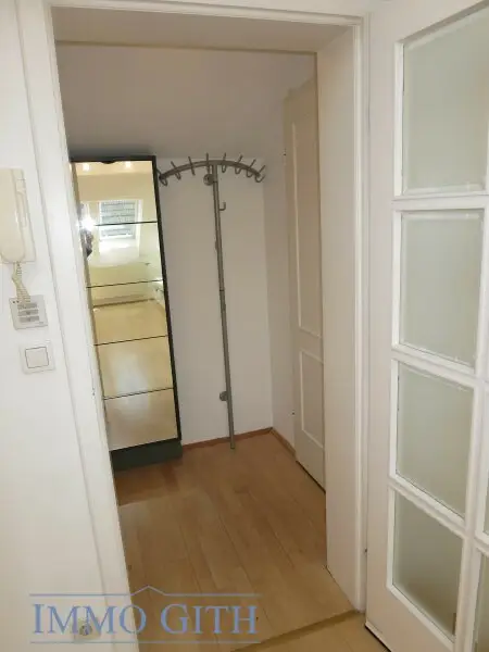 PROVISIONSFREI: PENTHOUSE MIT TERRASSE, LIFT UND KLIMA-ANLAGE IN HIETZINGER VILLA!
