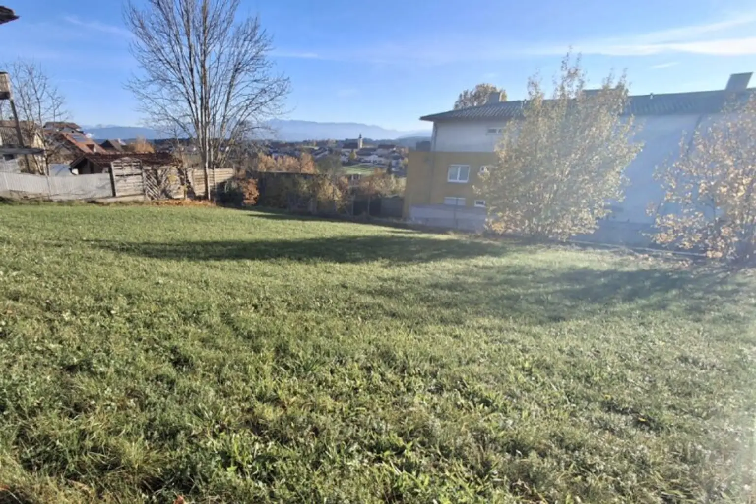 Sonniges Grundstück in ruhiger Siedlungslage