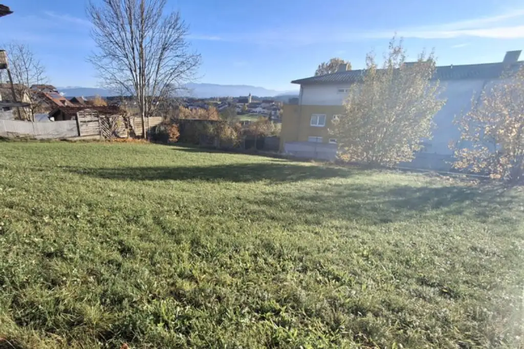 Sonniges Grundstück in ruhiger Siedlungslage