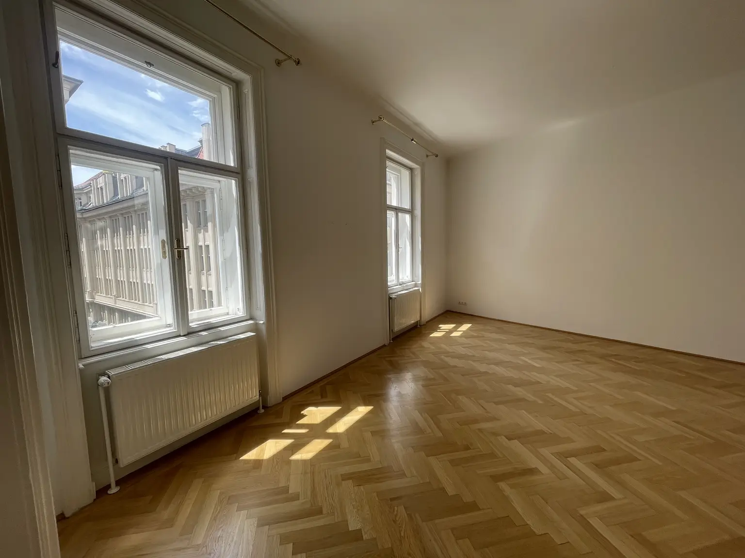 Top-Lage beim Stephansplatz: Ansprechende, charmante Altbauwohnung im stilvollen Haus