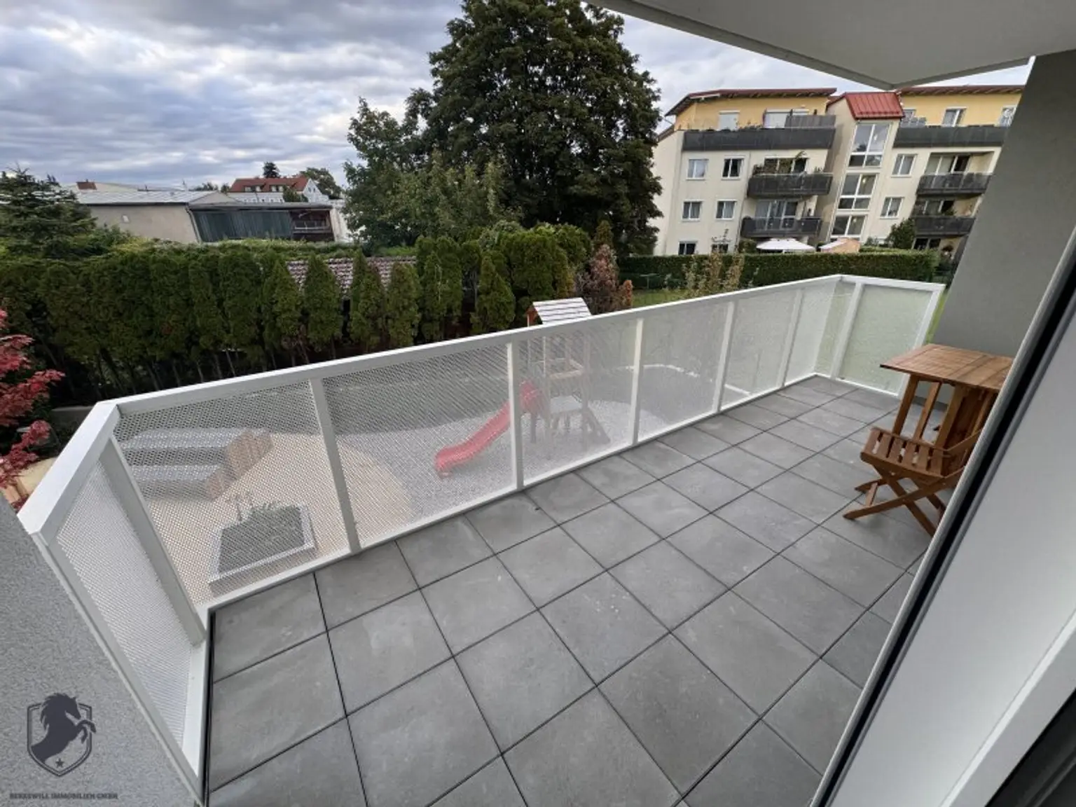 Moderne 3-Zimmer-Wohnung im 1. Stock – Neubau mit Balkon & 2 Parkplätzen