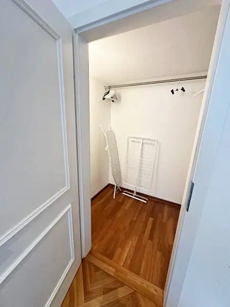 STAATSOPER-BLICK, klimatisiertes 110 m2 Dachgeschoss mit 20 m2 Terrasse, 3 Zimmer, Extraküche, 2 Bäder, Möblierung möglich