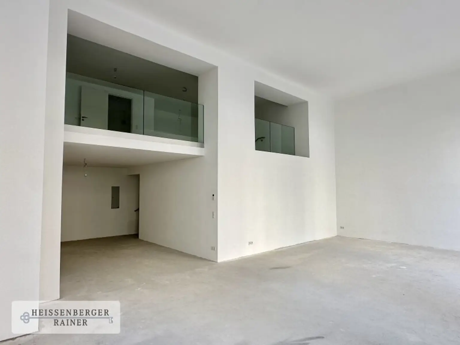 BOUTIQUE RETAIL SPACE /// BESTLAGE IM SERVITENVIERTEL