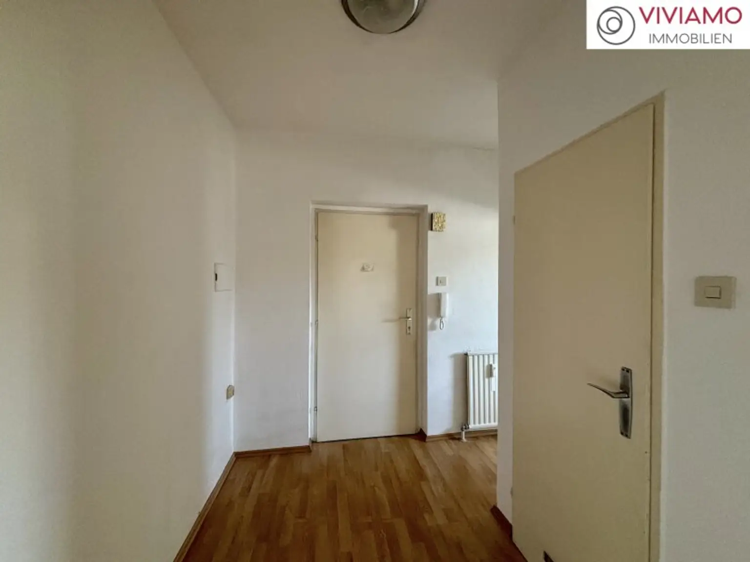 Gepflegte 2-Zimmer-Wohnung mit Loggia und KFZ-Stellplatz!