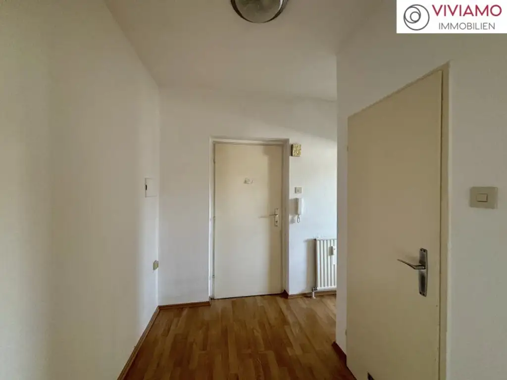 Gepflegte 2-Zimmer-Wohnung mit Loggia und KFZ-Stellplatz!