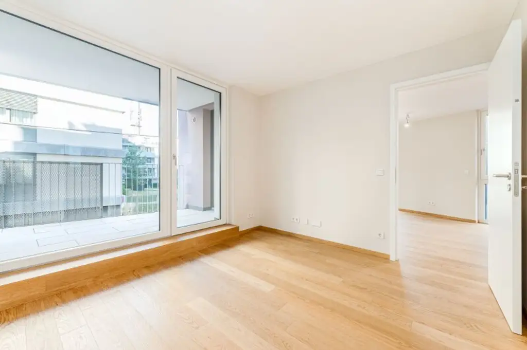 Erstbezug ab Februar! Nähe U6/U4! Helle 2-Zimmer-Wohnung mit Loggia zu vermieten!