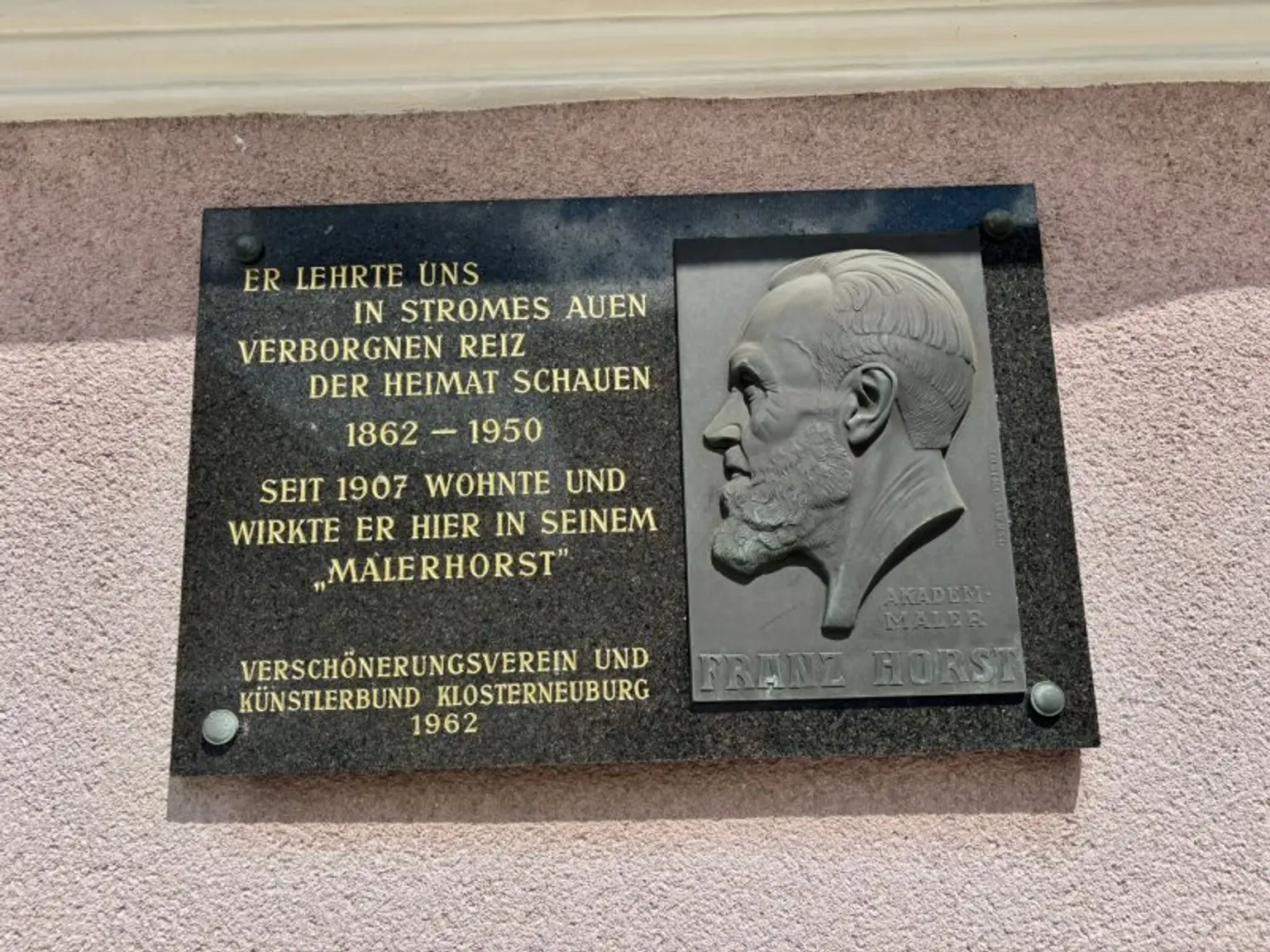 Einfamilienhaus mit historischem Hintergrund und optionalem Erweiterungspotenzial im Martinsviertel Klosterneuburg- Wohnen mit unverbaubarem Panorama-Fernblick