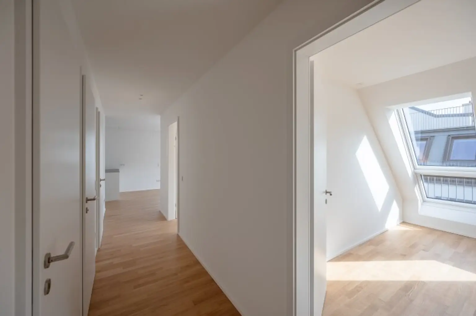 ++MOLLARD 50++ Unique 3-room apartment in the very heart of the city (2/12)
