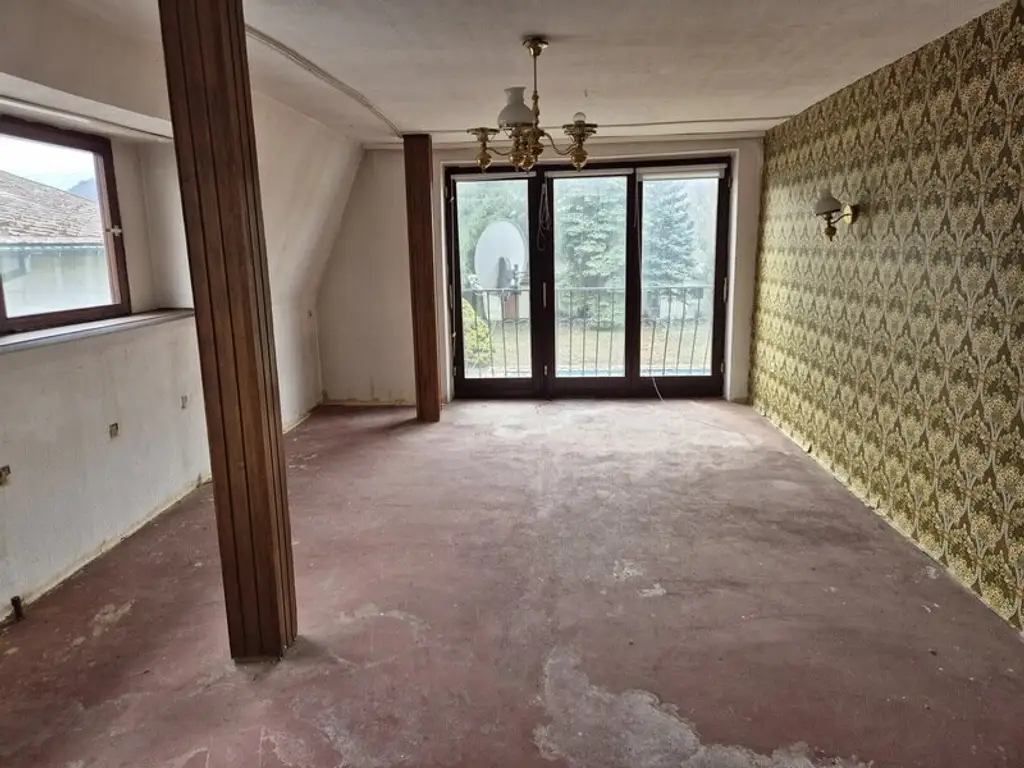 EINFAMILIENHAUS mit POOL und GARTEN auf 1000 m² Pachtgrund - Einmalige Gelegenheit