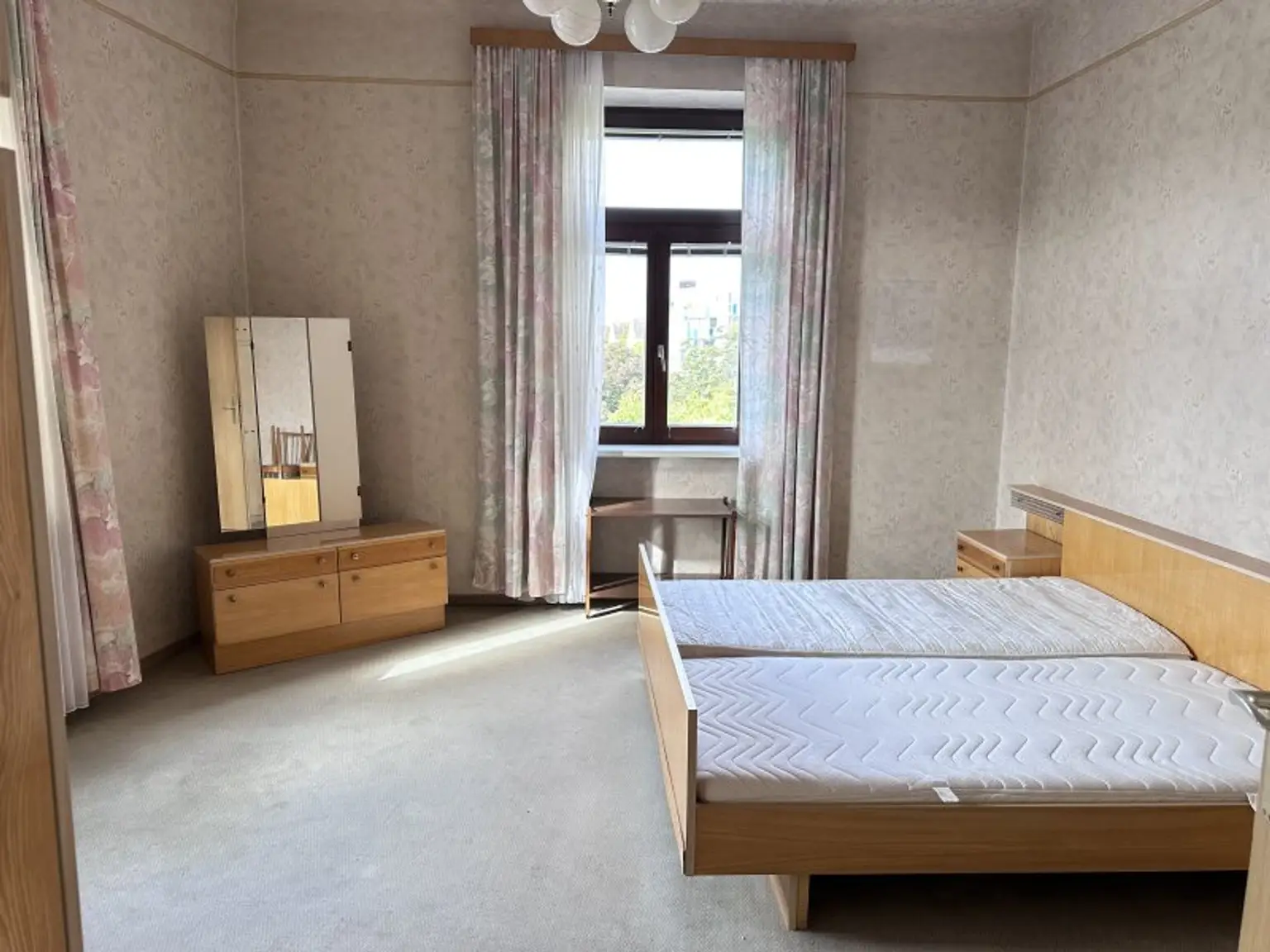 HELLE 3 ZIMMER MIT PARKBLICK - 3. STOCK