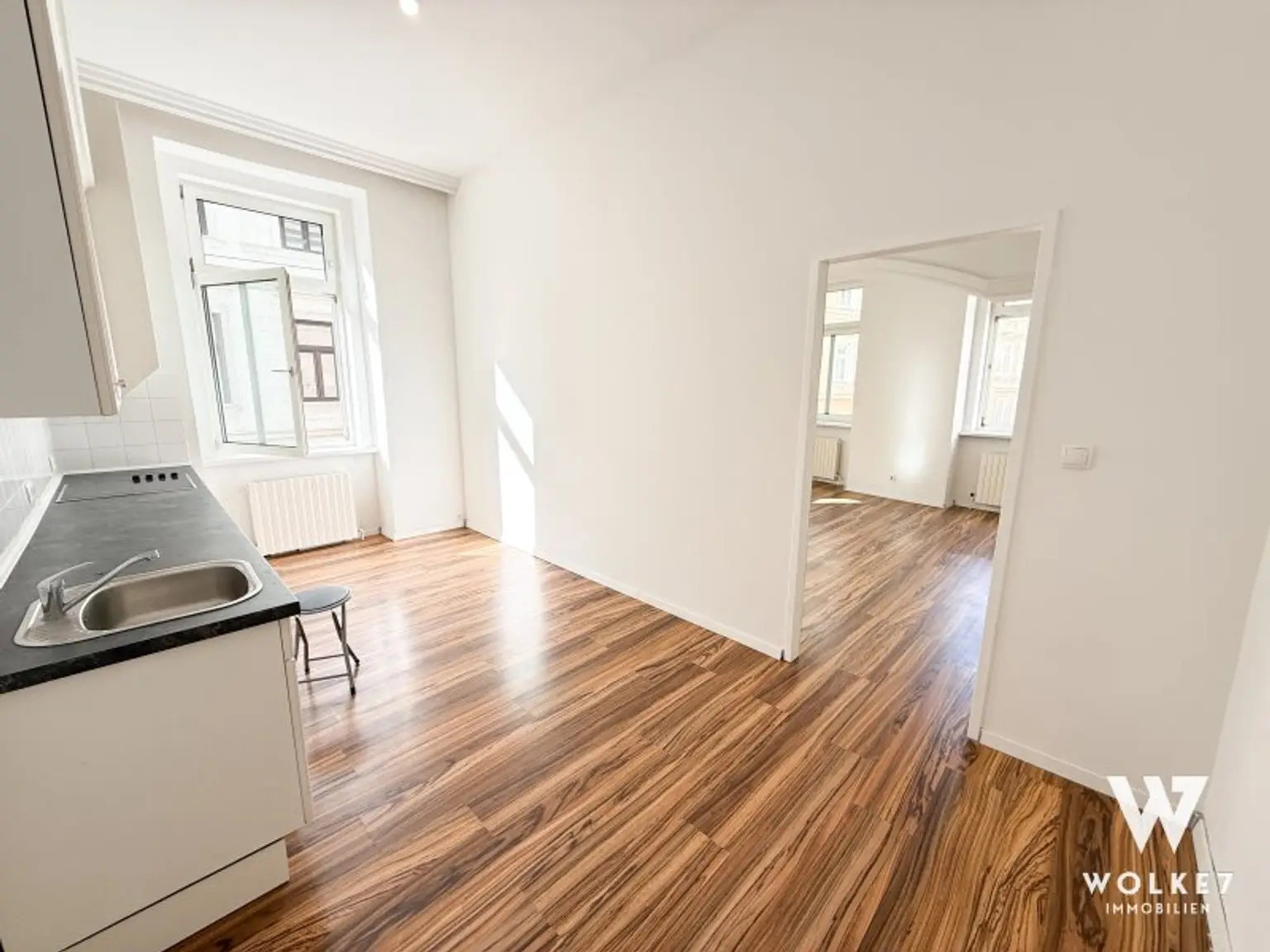 Sonnige Altbauwohnung nahe Mariahilfer Straße – perfekt als WG oder großzügiges Zuhause