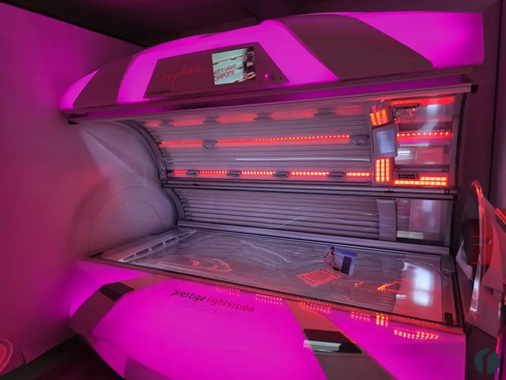 Modernes Kosmetikstudio mit hochwertigen Sonnenliegen – sofort startklar!