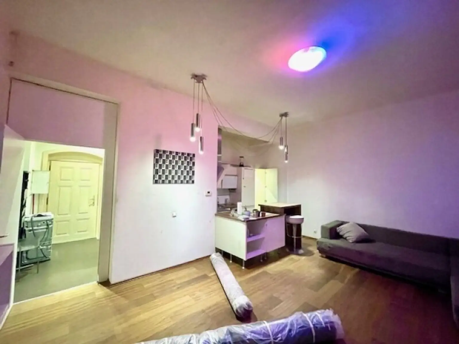 WOHNEN im 7-ten HIMMEL - INNENSTÄDTISCHE EigentumsWohnung - ELEGANTE Klassische Wiener-Altbau-Wohnung mit 2-Zimmern in Top Lage am SPITTELBERG - DURCHHAUS!