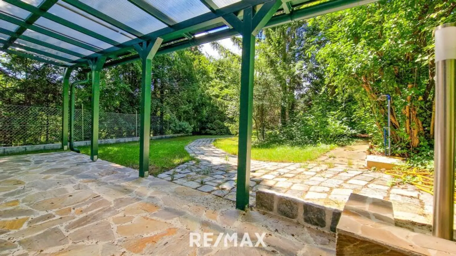 TERRASSE UND GARTEN (GÄSTEHAUS)