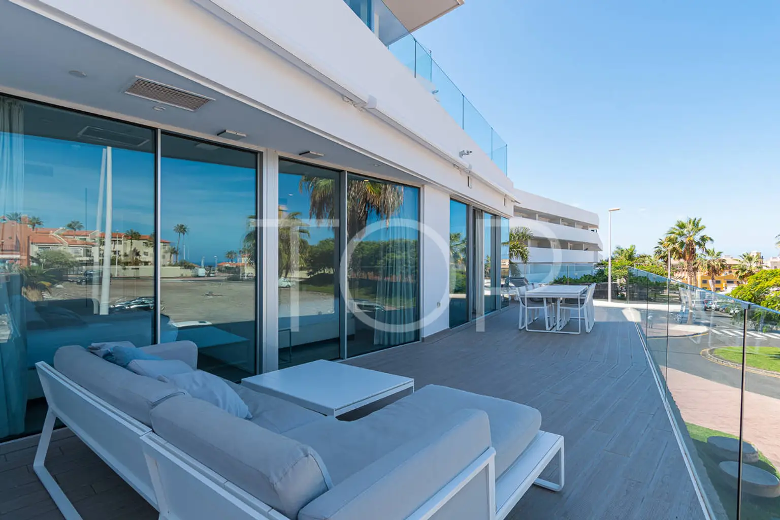 Apartamento con amplia terraza en venta