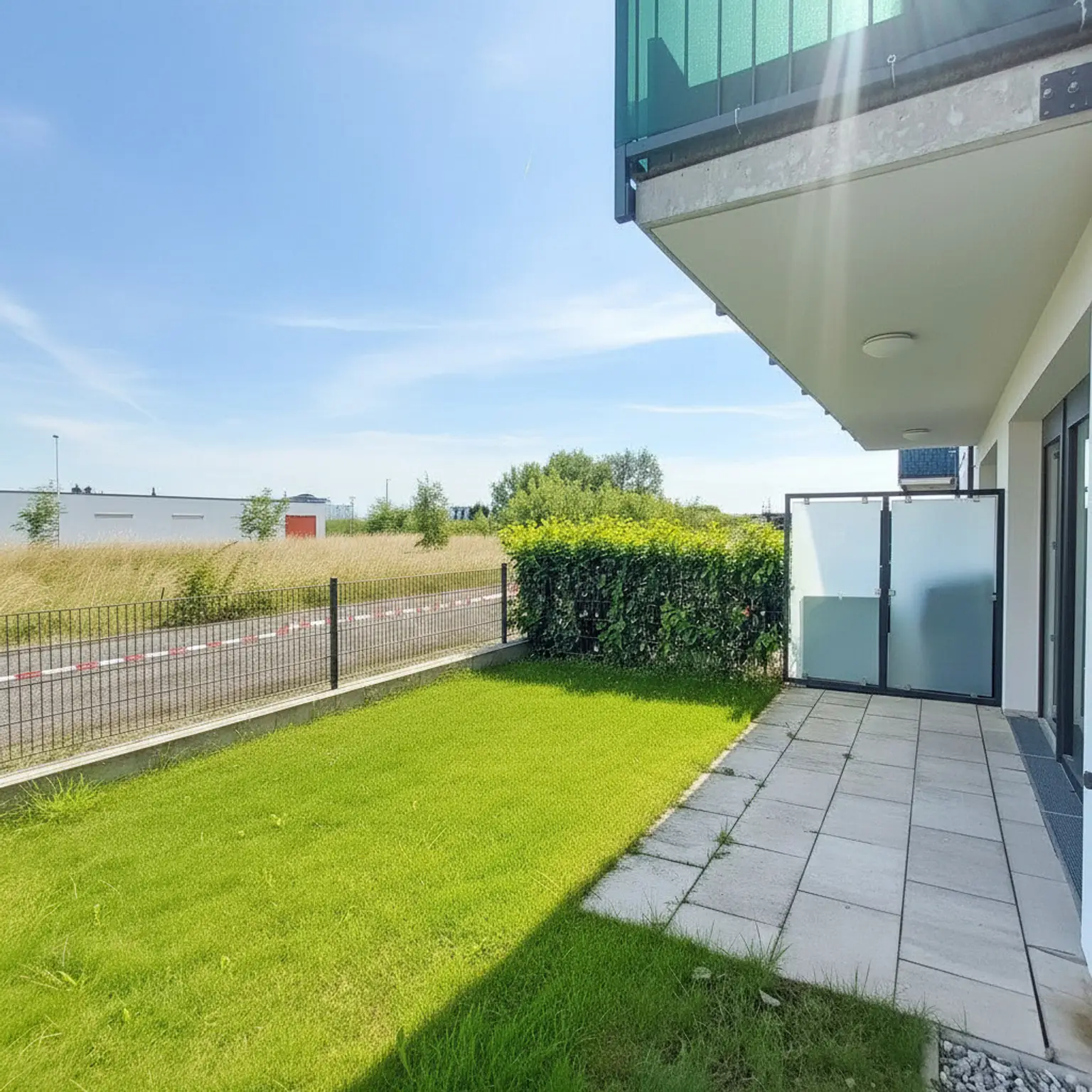 Neubau-Erdgeschoss mit Traumgarten – ideal für Singles & Paare!