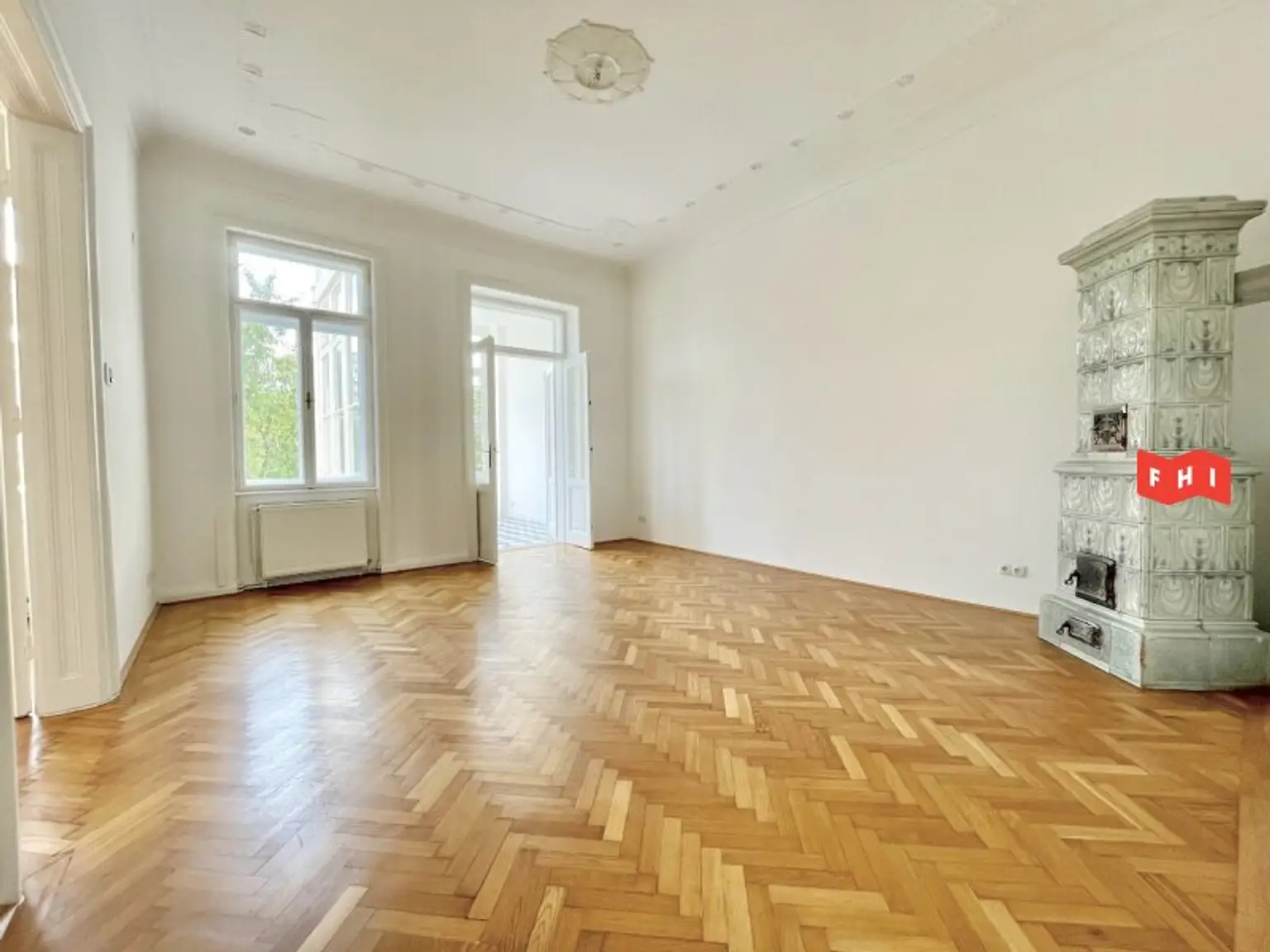 Unbefristete 140m² Stilaltbaumiete mit verglaster Wintergartenveranda, Gartenblick u. historischen Kachelöfen