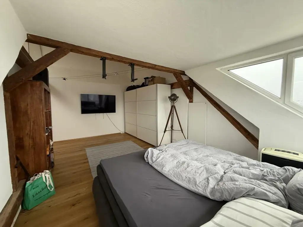 Seltene Gelegenheit! Hochwertige, offen geschnittene Wohnung mit Uhrturm-Blick